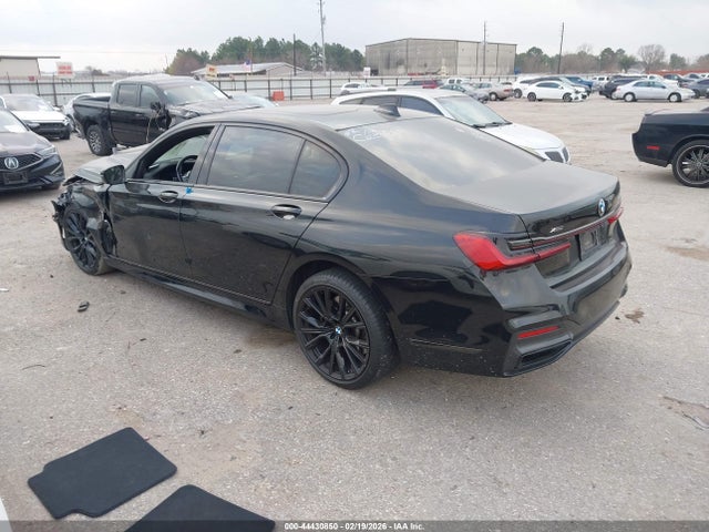 2022 BMW 750 WBA7U2C01NCH71843 Photo 2