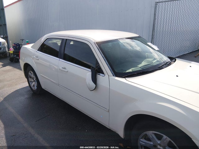 2007 Chrysler 300 Touring მანქანა იყიდება აუქციონზე, vin: 2C3KA53G67H608563, აუქციონის ნომერი: 44430933