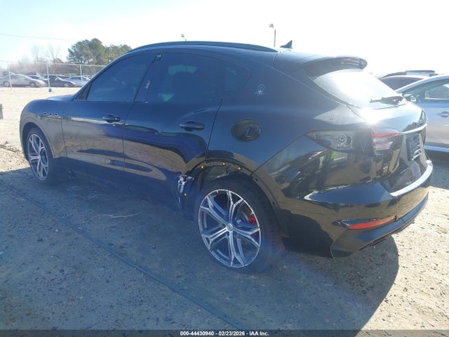 2021 MASERATI LEVANTE ZN661XUAXMX357863 Photo 2