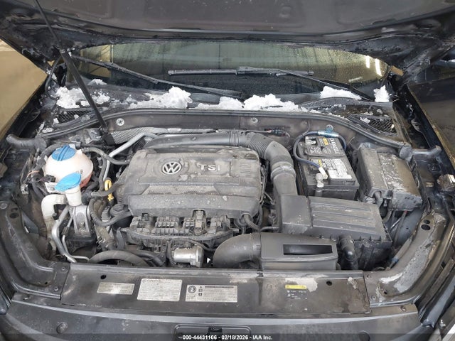 1VWBT7A31HC060376 Volkswagen Passat 1.8t Se