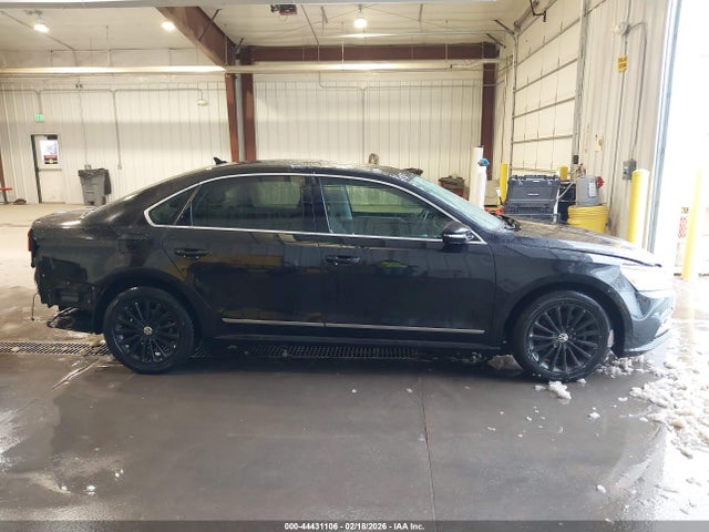 1VWBT7A31HC060376 Volkswagen Passat 1.8t Se