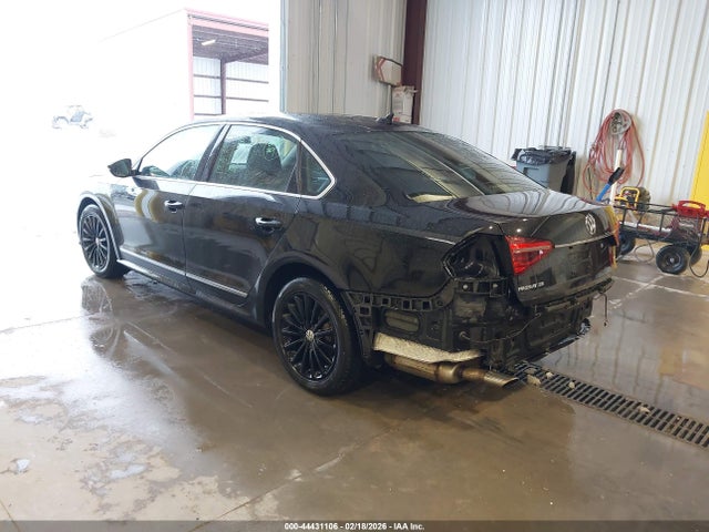 1VWBT7A31HC060376 Volkswagen Passat 1.8t Se
