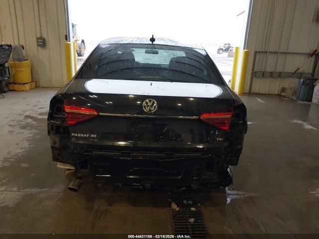1VWBT7A31HC060376 Volkswagen Passat 1.8t Se