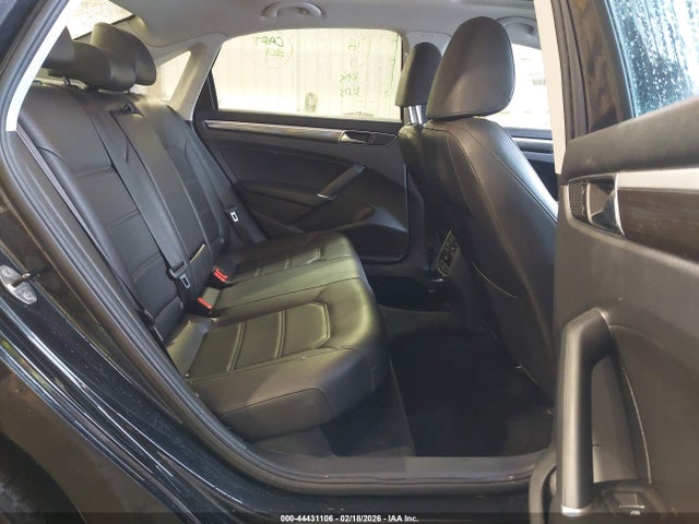 1VWBT7A31HC060376 Volkswagen Passat 1.8t Se
