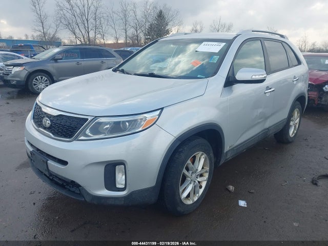 Продажа на аукционе авто 2015 Kia Sorento Lx, vin: 5XYKTCA60FG585184, номер лота: 44431199