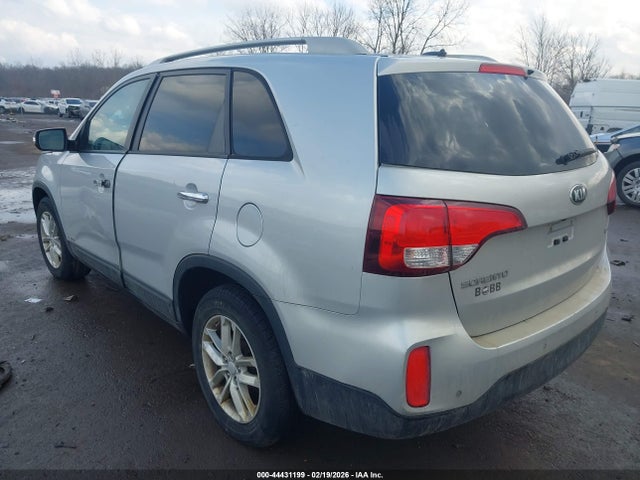Продажа на аукционе авто 2015 Kia Sorento Lx, vin: 5XYKTCA60FG585184, номер лота: 44431199