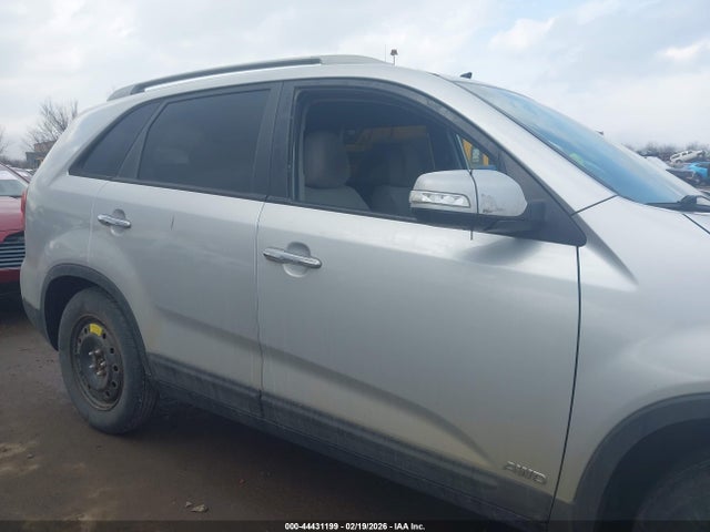 Продажа на аукционе авто 2015 Kia Sorento Lx, vin: 5XYKTCA60FG585184, номер лота: 44431199