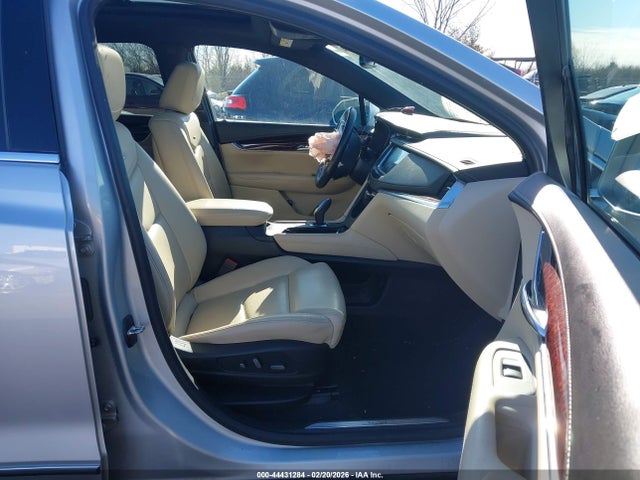 2017 CADILLAC XT5 1GYKNDRS4HZ155576 Photo 4