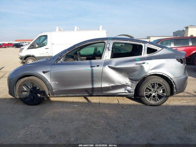 7SAYGAEE0RF156212 Tesla Model Y Long Range Dual Motor All-wheel Drive