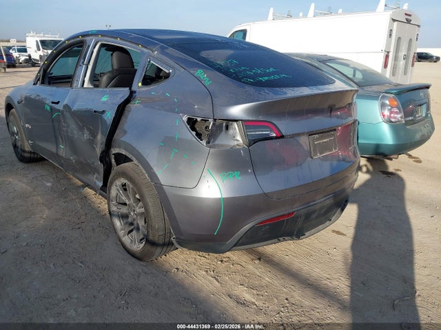 2024 TESLA MODEL Y 7SAYGAEE0RF156212 Photo 2