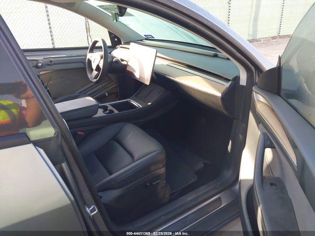 2024 TESLA MODEL Y 7SAYGAEE0RF156212 Photo 4