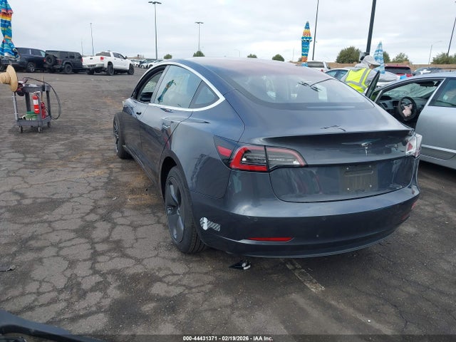 2018 TESLA MODEL 3 5YJ3E1EA9JF052204 Photo 2