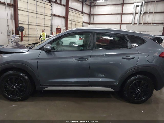 KM8J33A42JU615055 Hyundai TUCSON SEL