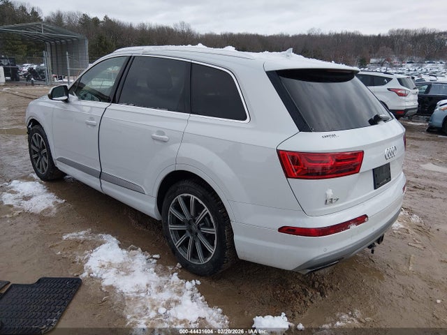 2017 AUDI Q7 WA1VABF7XHD025845 Photo 2