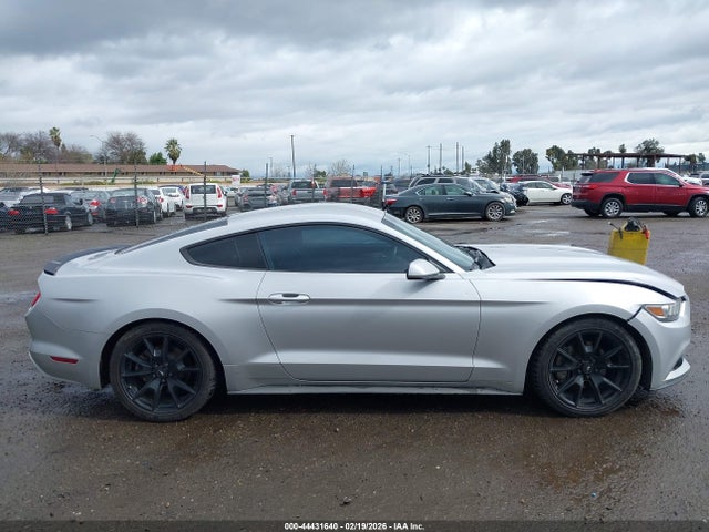 1FA6P8AM9G5304078 Ford Mustang V6