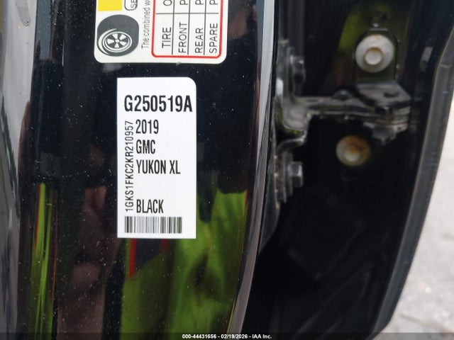 44431656 :رقم المزاد ، 1GKS1FKC2KR210957 vin ، 2019 Gmc Yukon Xl Sle مزاد بيع