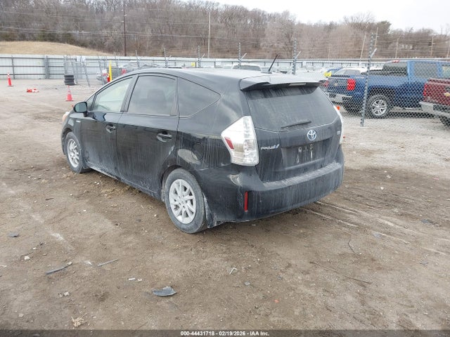Toyota Prius V Three 2014 JTDZN3EU4E3300846 Image 3