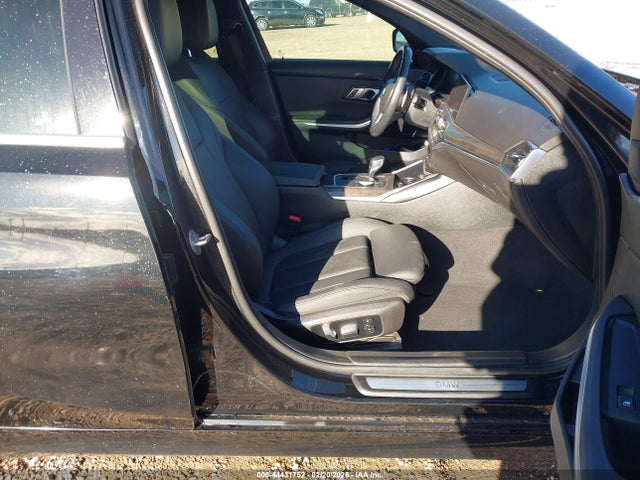 3MW5R1J5XK8B01922 BMW 330I