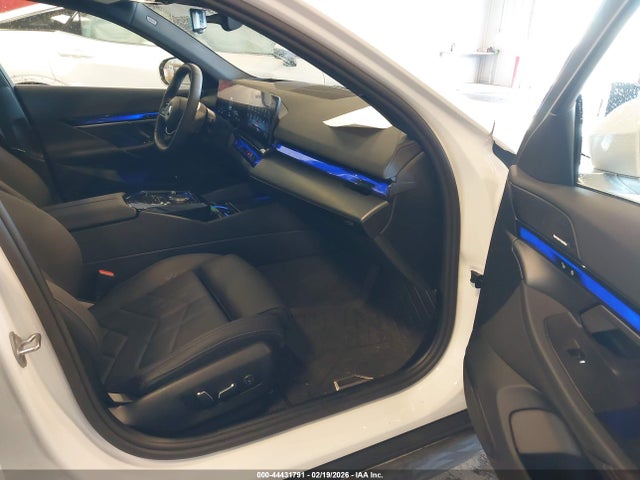 Продажа на аукционе авто 2025 Bmw I5 Xdrive40, vin: WBY13HG00SCT27501, номер лота: 44431791