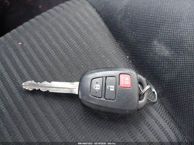 JTMBFREV7HJ134400 Toyota RAV4 LE