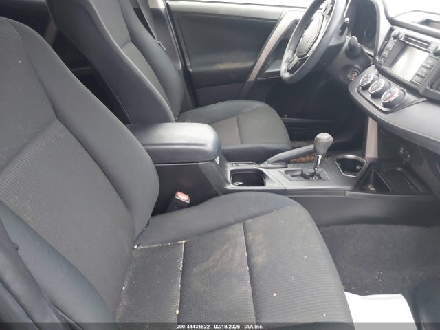 JTMBFREV7HJ134400 Toyota RAV4 LE