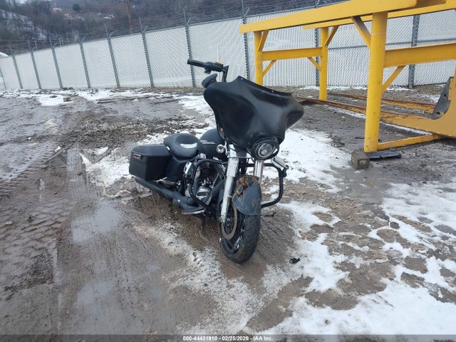 2011 HARLEY-DAVIDSON FLHX 1HD1KBM13BB619534