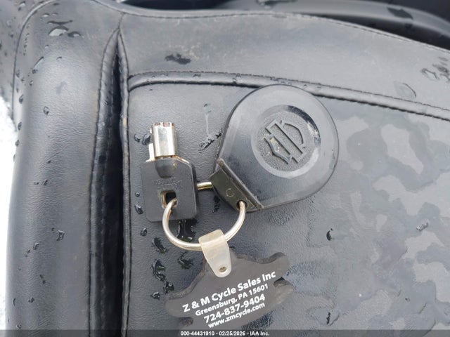 2011 HARLEY-DAVIDSON FLHX 1HD1KBM13BB619534 Photo 10