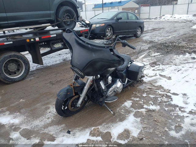 2011 HARLEY-DAVIDSON FLHX 1HD1KBM13BB619534 Photo 1