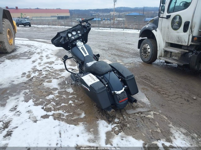 2011 HARLEY-DAVIDSON FLHX 1HD1KBM13BB619534 Photo 2