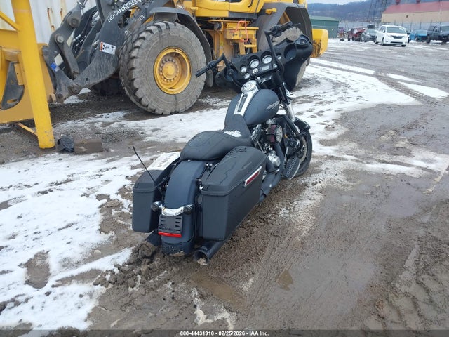 2011 HARLEY-DAVIDSON FLHX 1HD1KBM13BB619534 Photo 3