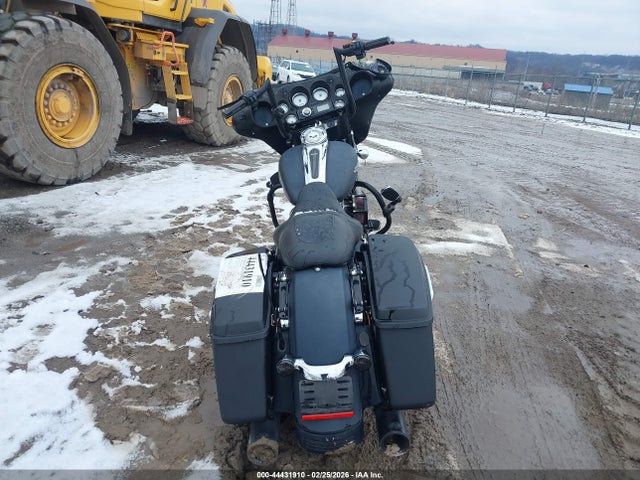 2011 HARLEY-DAVIDSON FLHX 1HD1KBM13BB619534 Photo 5