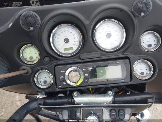 2011 HARLEY-DAVIDSON FLHX 1HD1KBM13BB619534 Photo 6