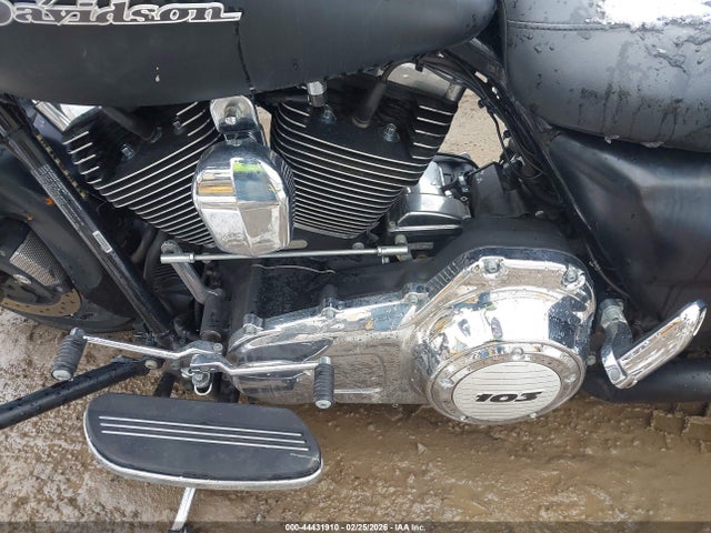 2011 HARLEY-DAVIDSON FLHX 1HD1KBM13BB619534 Photo 8