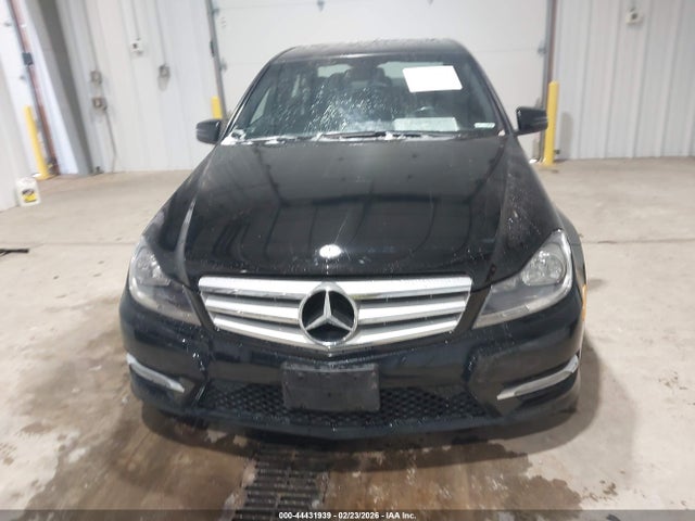 2013 Mercedes-benz C 300 Sport 4matic მანქანა იყიდება აუქციონზე, vin: WDDGF8AB6DR274323, აუქციონის ნომერი: 44431939