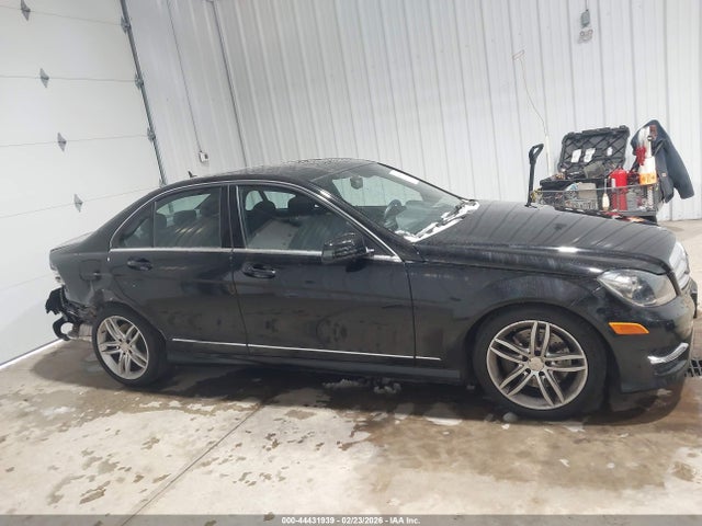 2013 Mercedes-benz C 300 Sport 4matic მანქანა იყიდება აუქციონზე, vin: WDDGF8AB6DR274323, აუქციონის ნომერი: 44431939