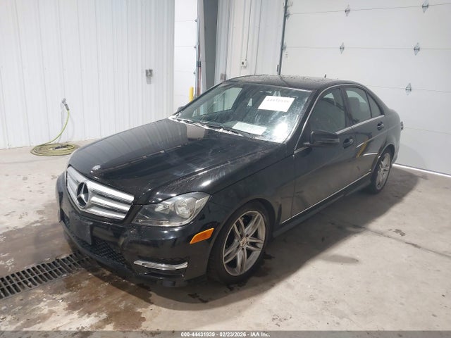 2013 Mercedes-benz C 300 Sport 4matic მანქანა იყიდება აუქციონზე, vin: WDDGF8AB6DR274323, აუქციონის ნომერი: 44431939