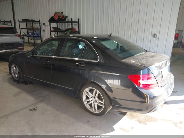 2013 Mercedes-benz C 300 Sport 4matic მანქანა იყიდება აუქციონზე, vin: WDDGF8AB6DR274323, აუქციონის ნომერი: 44431939