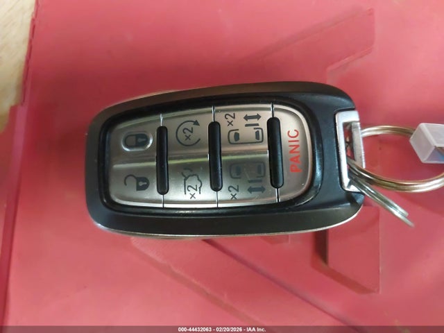 2020 Chrysler Pacifica Limited მანქანა იყიდება აუქციონზე, vin: 2C4RC1GG3LR198719, აუქციონის ნომერი: 44432063