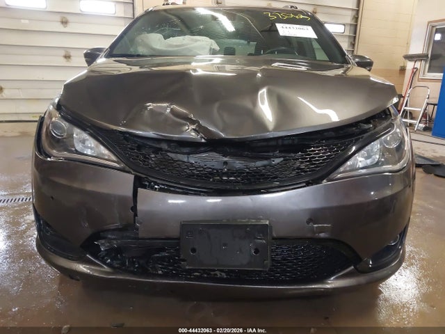 2020 Chrysler Pacifica Limited მანქანა იყიდება აუქციონზე, vin: 2C4RC1GG3LR198719, აუქციონის ნომერი: 44432063