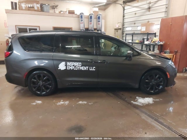 2020 Chrysler Pacifica Limited მანქანა იყიდება აუქციონზე, vin: 2C4RC1GG3LR198719, აუქციონის ნომერი: 44432063