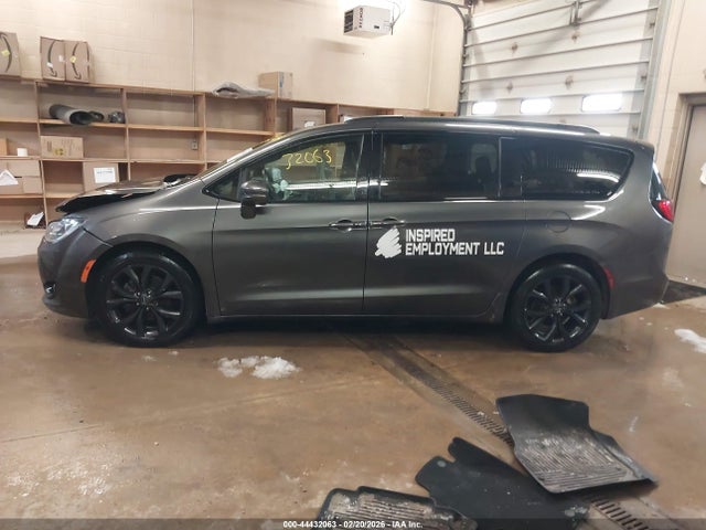 2020 Chrysler Pacifica Limited მანქანა იყიდება აუქციონზე, vin: 2C4RC1GG3LR198719, აუქციონის ნომერი: 44432063