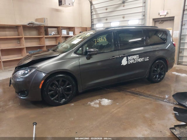2020 Chrysler Pacifica Limited მანქანა იყიდება აუქციონზე, vin: 2C4RC1GG3LR198719, აუქციონის ნომერი: 44432063