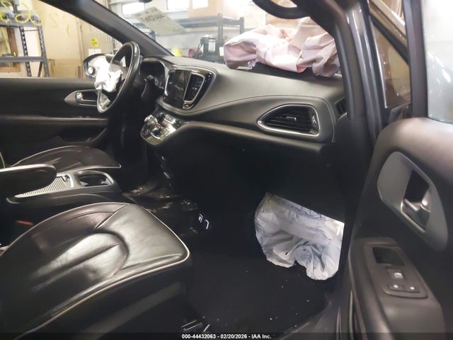 2020 Chrysler Pacifica Limited მანქანა იყიდება აუქციონზე, vin: 2C4RC1GG3LR198719, აუქციონის ნომერი: 44432063