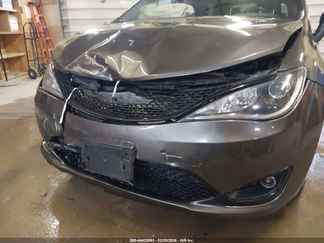 2020 Chrysler Pacifica Limited მანქანა იყიდება აუქციონზე, vin: 2C4RC1GG3LR198719, აუქციონის ნომერი: 44432063