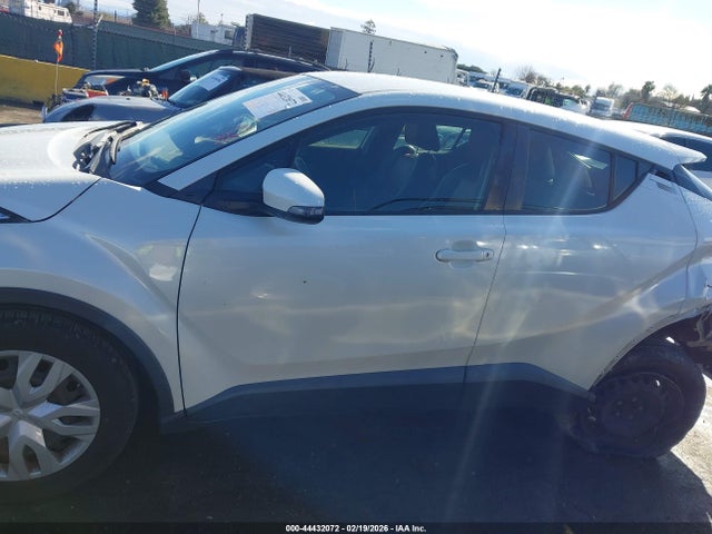 Toyota C-HR LE 2019 JTNKHMBX2K1018575 Image 14