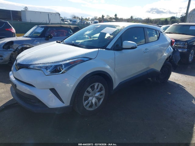 Toyota C-HR LE 2019 JTNKHMBX2K1018575 Image 2