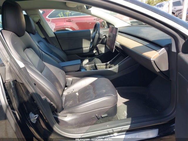 2019 TESLA MODEL 3 5YJ3E1EA9KF300629 Photo 4