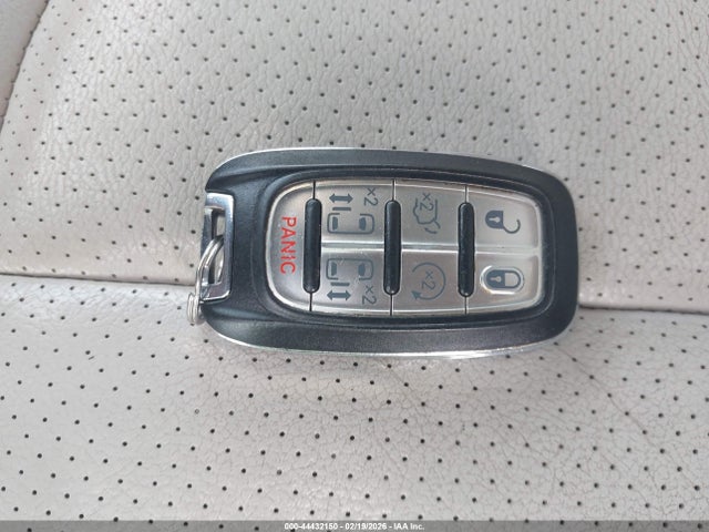 44432150 :رقم المزاد ، 2C4RC1BGXJR174521 vin ، 2018 Chrysler Pacifica Touring L مزاد بيع