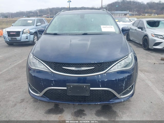 44432150 :رقم المزاد ، 2C4RC1BGXJR174521 vin ، 2018 Chrysler Pacifica Touring L مزاد بيع