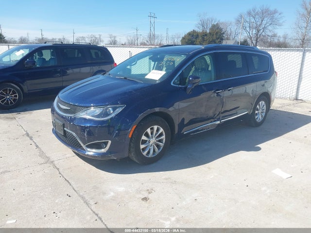 44432150 :رقم المزاد ، 2C4RC1BGXJR174521 vin ، 2018 Chrysler Pacifica Touring L مزاد بيع